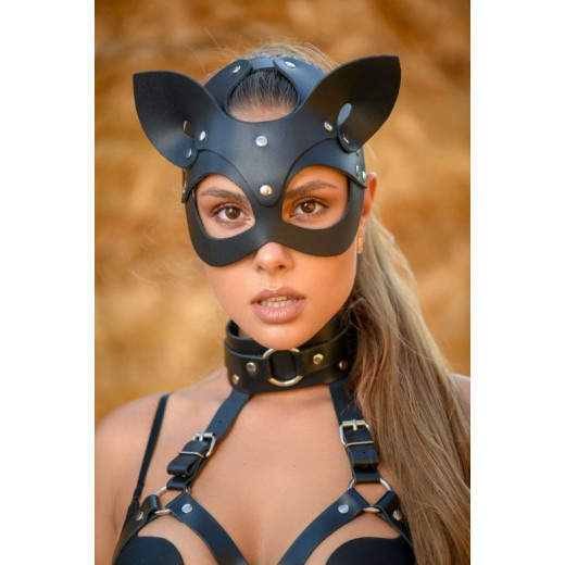 Эффектная кожаная маска кошки с ушками