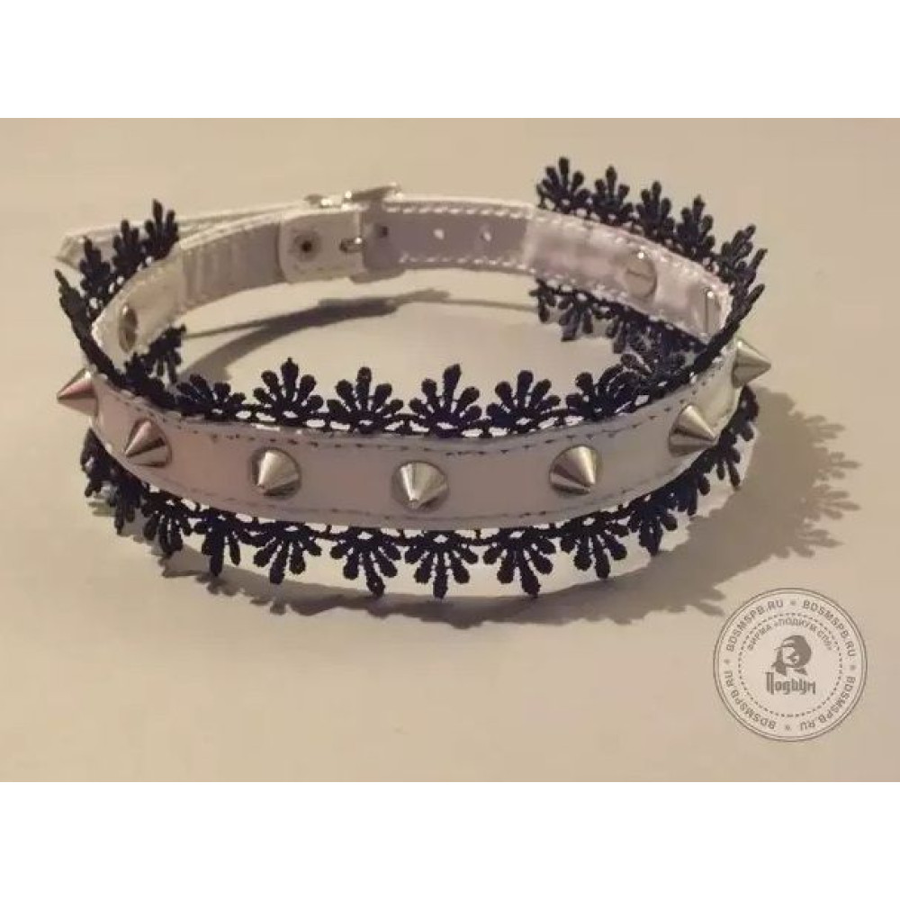 Белый ошейник с чёрным кружевом и шипами Белый ошейник с чёрным кружевом и шипами